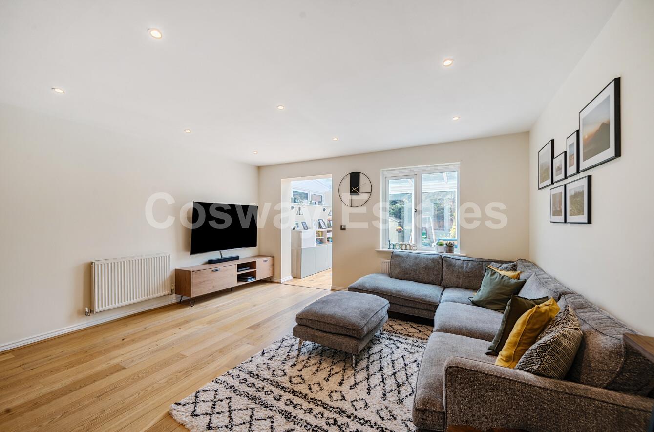 Bampton Drive, Mill Hill, NW7, London